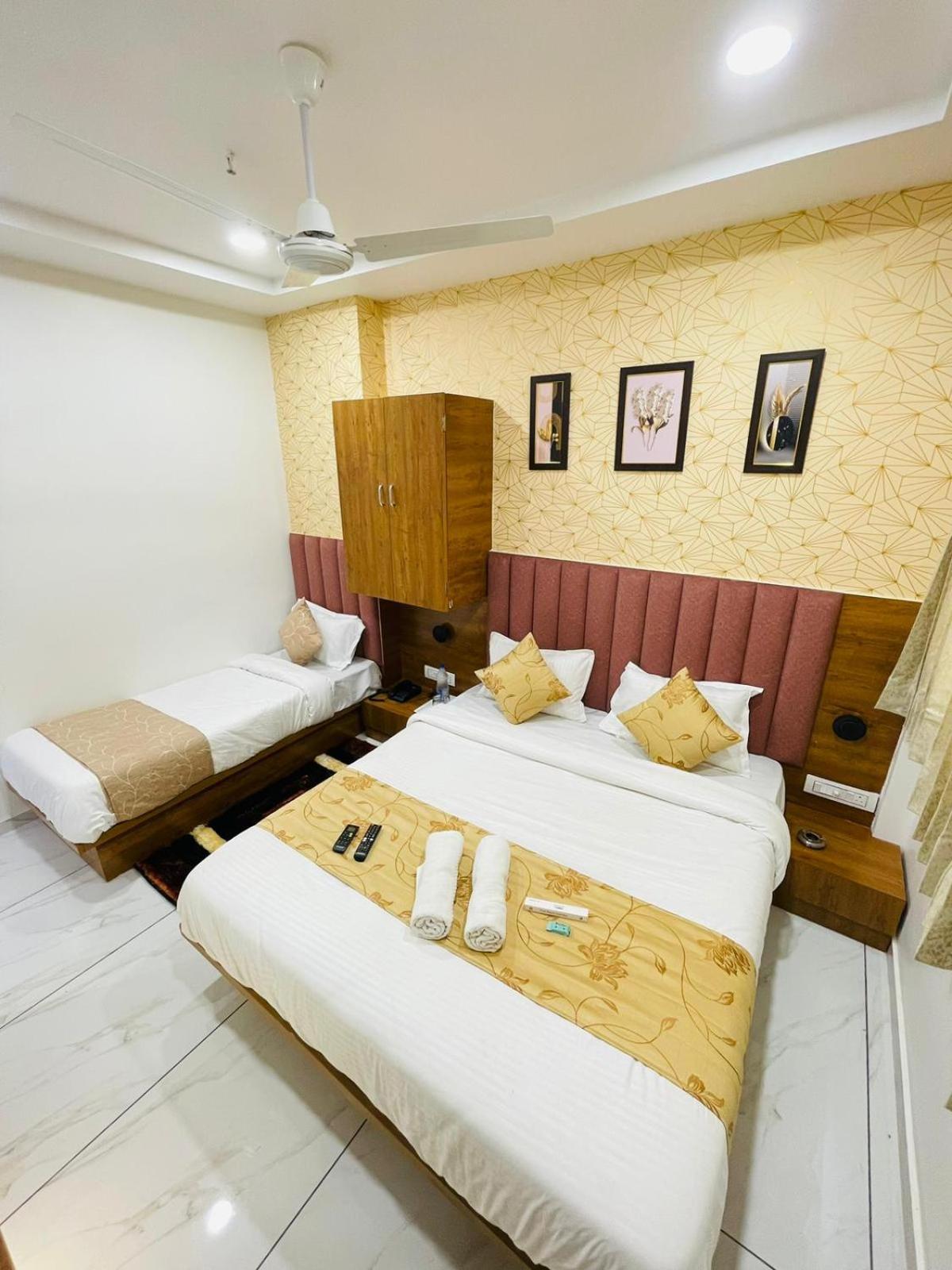 Hotel Avenue Sky Ahmedabad Ngoại thất bức ảnh