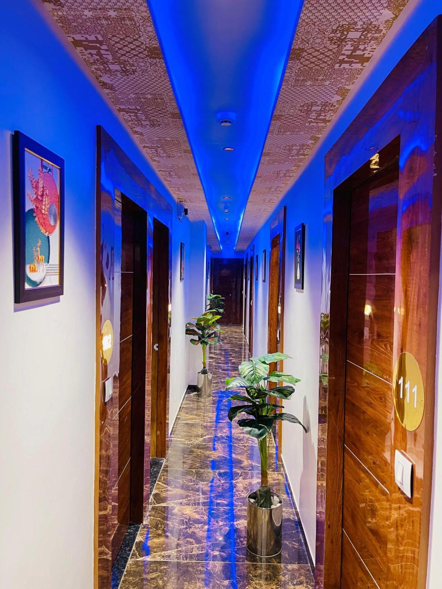 Hotel Avenue Sky Ahmedabad Ngoại thất bức ảnh