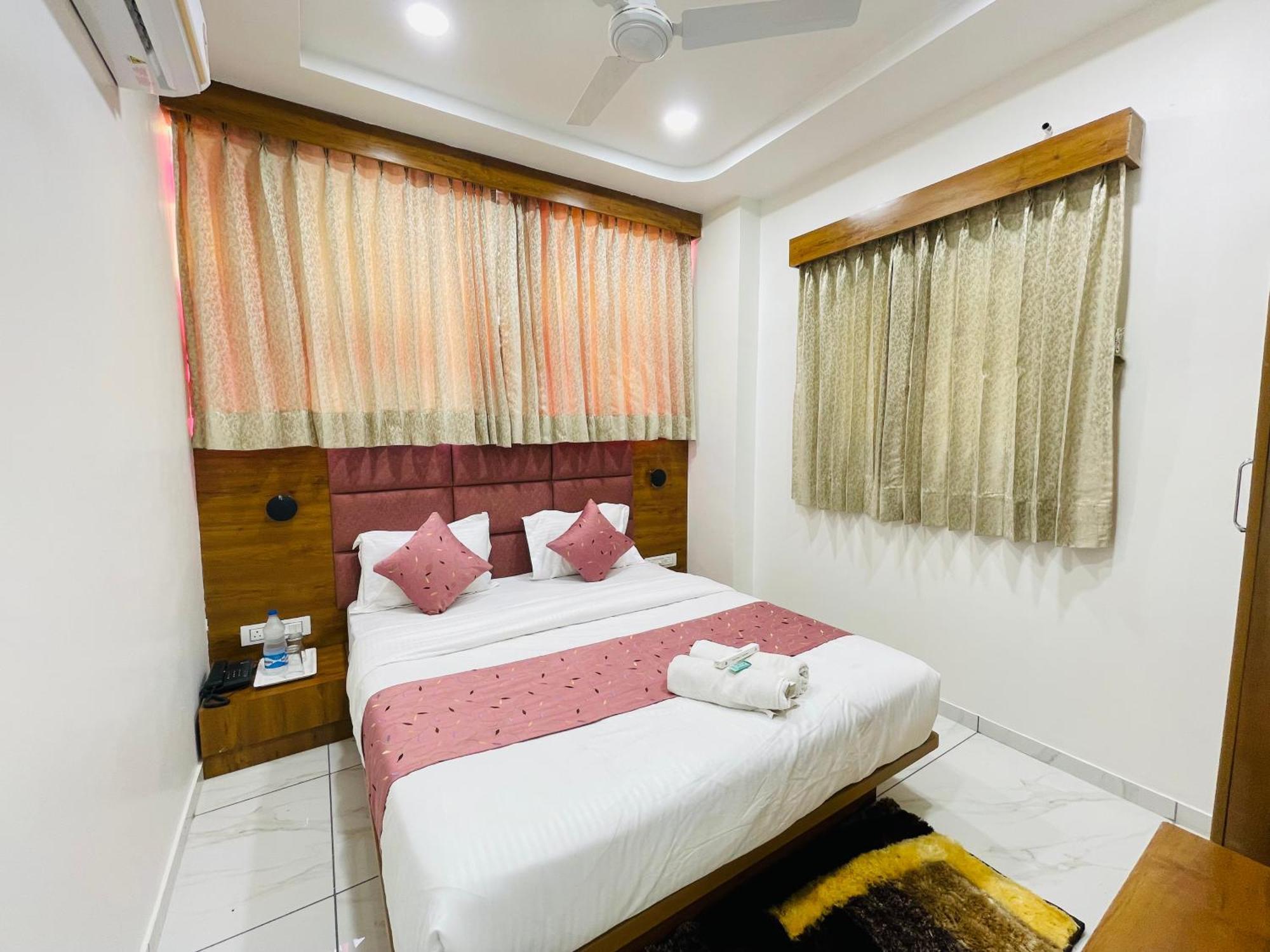 Hotel Avenue Sky Ahmedabad Ngoại thất bức ảnh