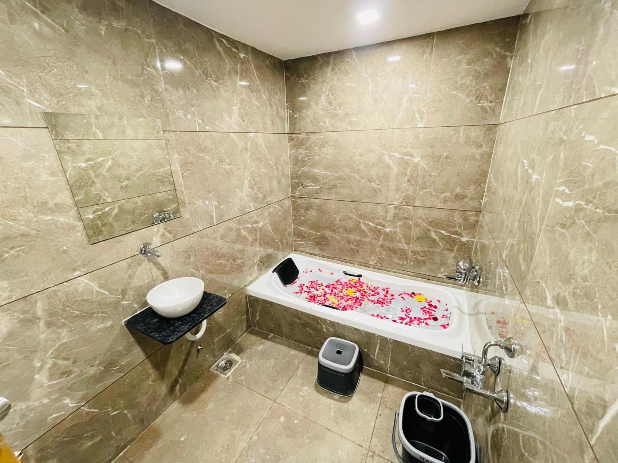 Hotel Avenue Sky Ahmedabad Ngoại thất bức ảnh