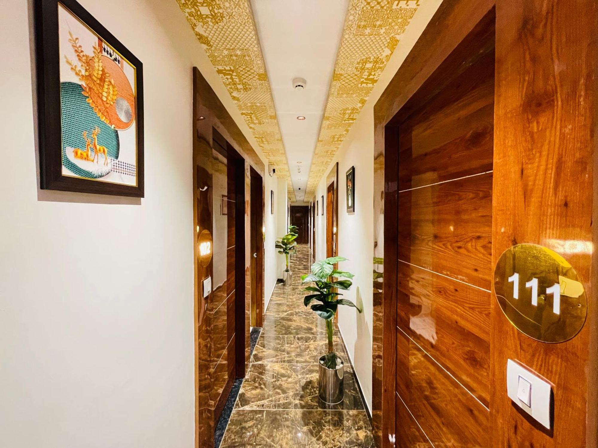Hotel Avenue Sky Ahmedabad Ngoại thất bức ảnh