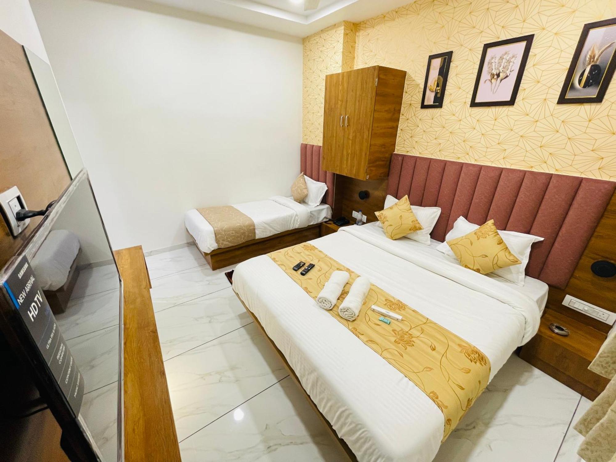 Hotel Avenue Sky Ahmedabad Ngoại thất bức ảnh
