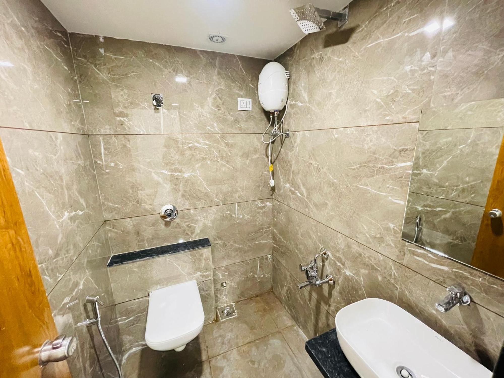 Hotel Avenue Sky Ahmedabad Ngoại thất bức ảnh
