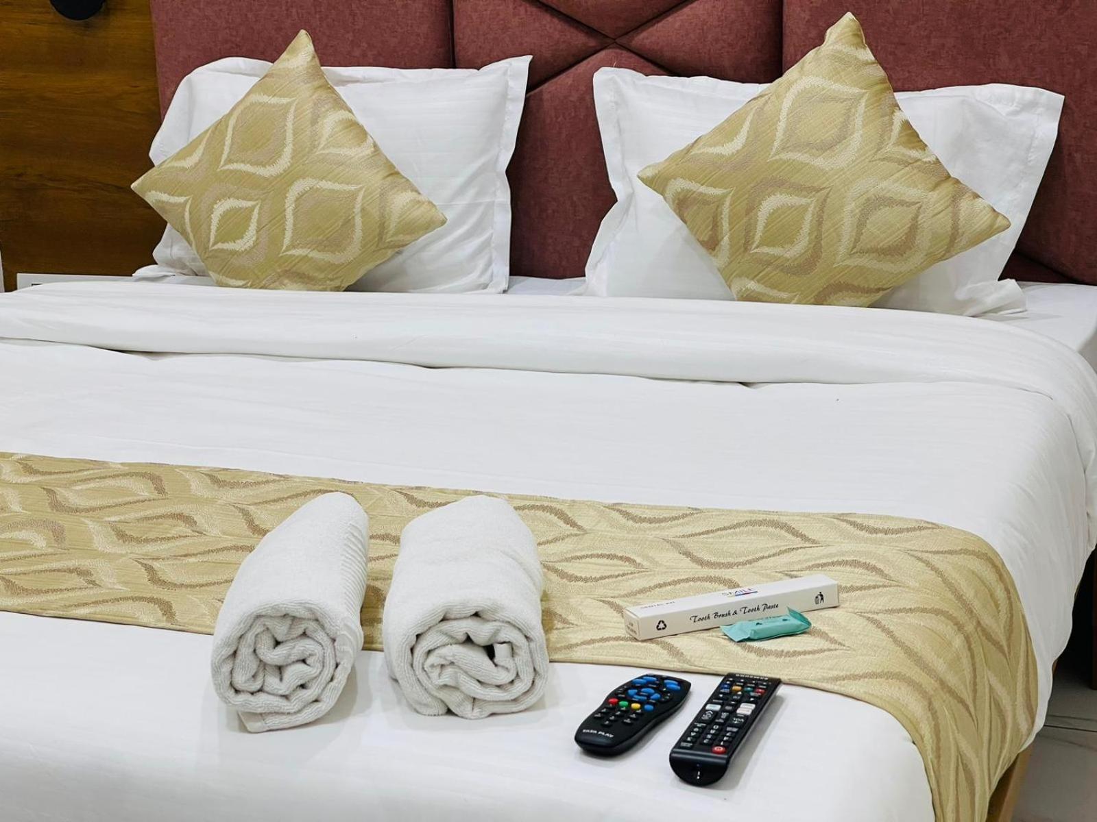 Hotel Avenue Sky Ahmedabad Ngoại thất bức ảnh