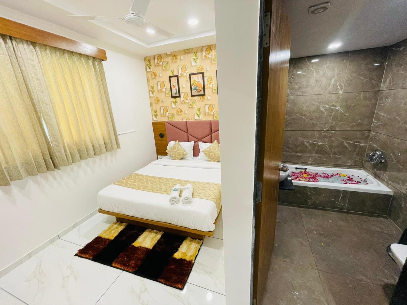 Hotel Avenue Sky Ahmedabad Ngoại thất bức ảnh